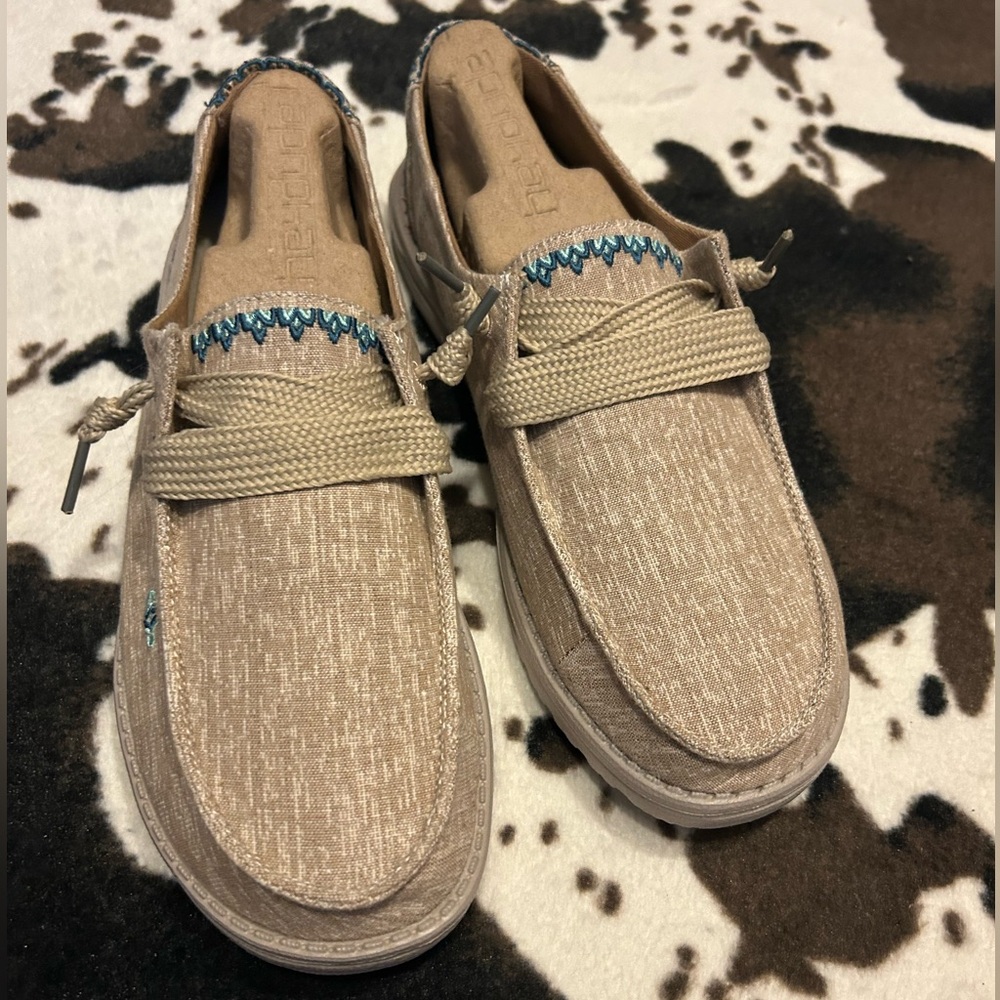 Hey Dude Women’s size 10 Casual Tan Shoes